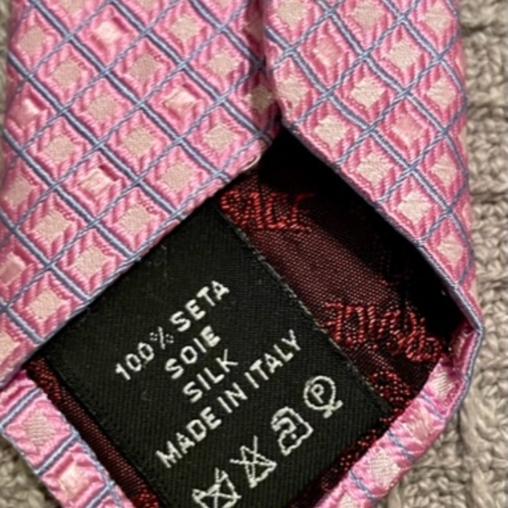 EUC Beautiful Versace Pink diamond silk tie Italy Red lining - Picture 5 of 8
